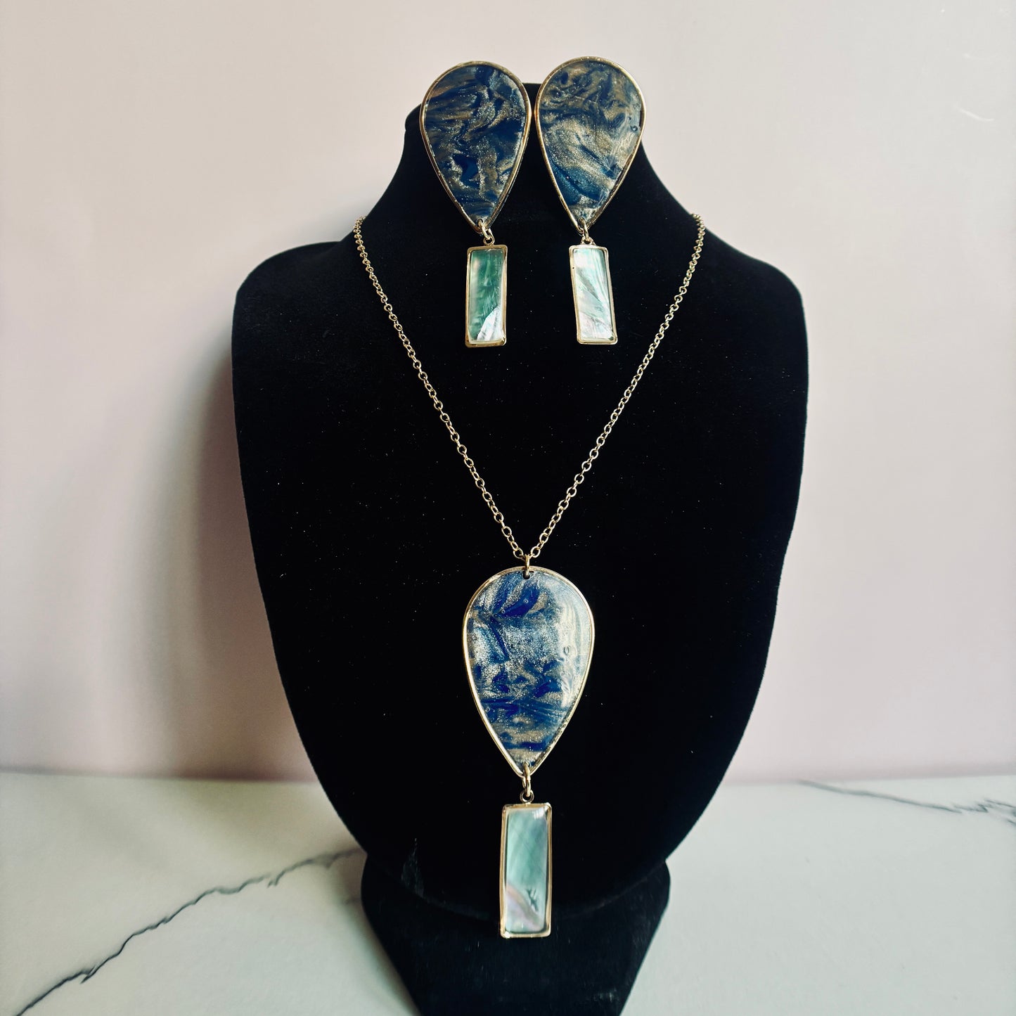 Eva (necklace & earring set)